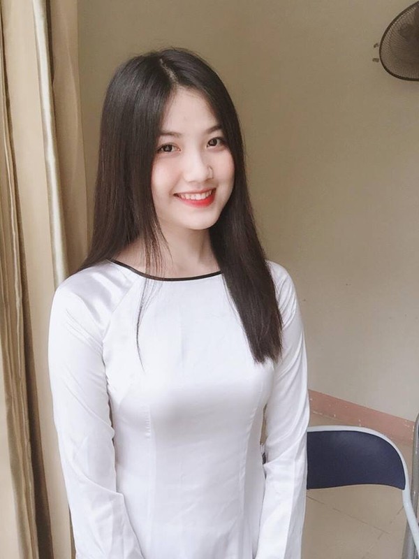 Tai sac cua nu sinh xinh dep dien ao dai gay sot-Hinh-3